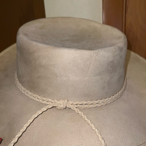 Flat brim hat - Picture 2 of 4